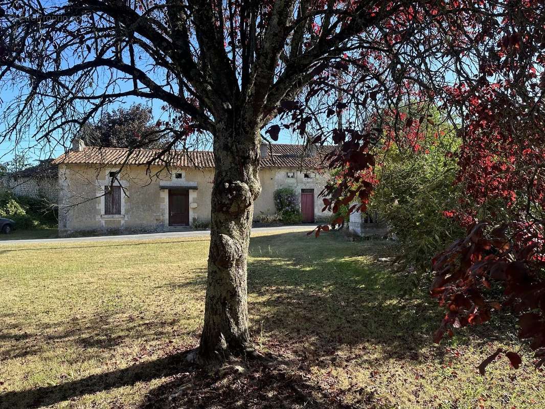 Maison à AUBETERRE-SUR-DRONNE