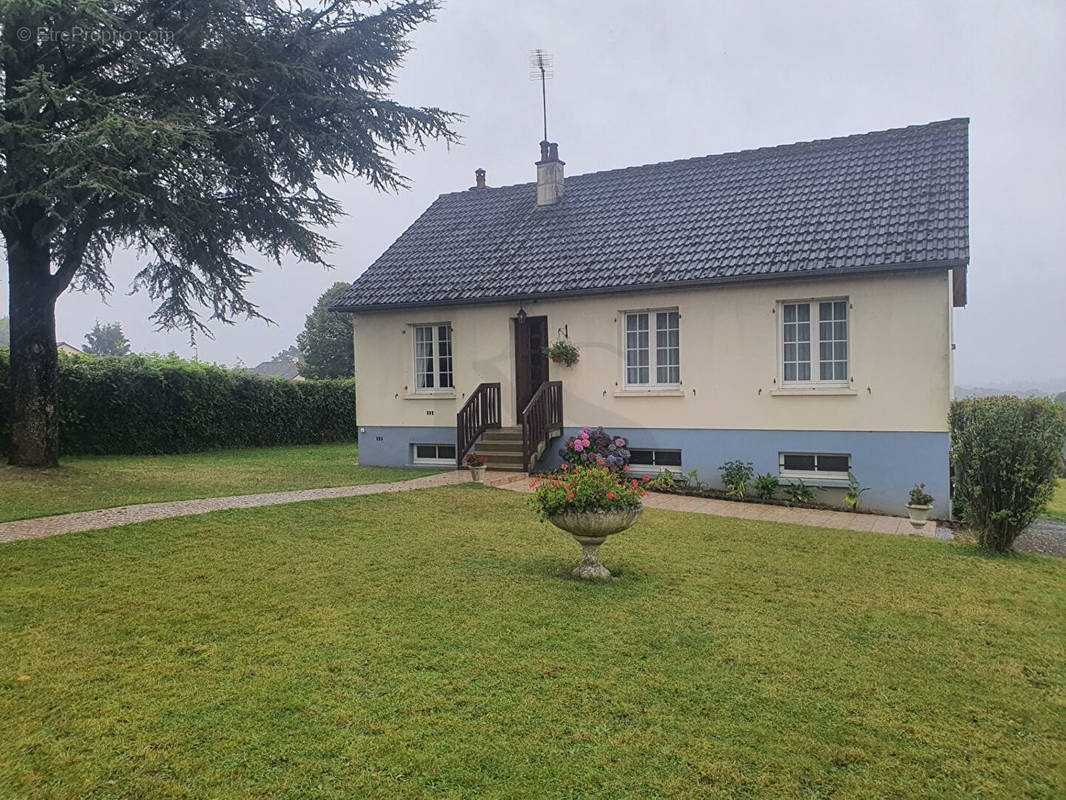 Maison à CARROUGES