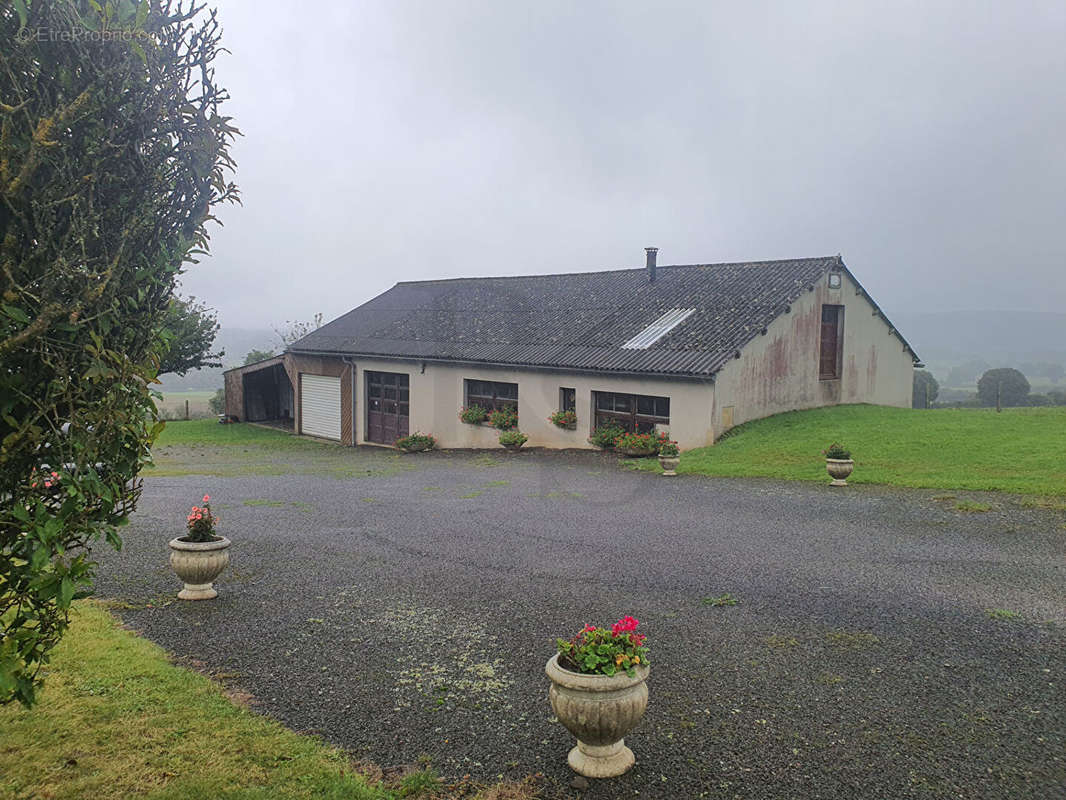 Maison à CARROUGES