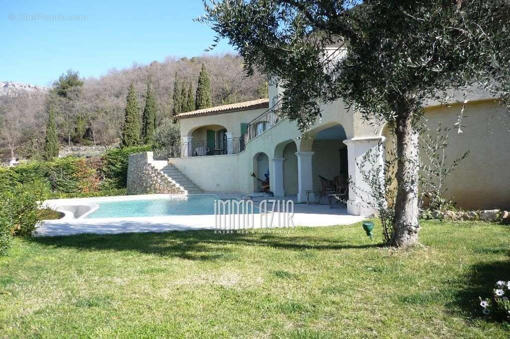 Maison à TOURRETTES-SUR-LOUP