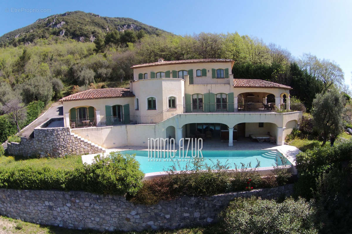 Maison à TOURRETTES-SUR-LOUP