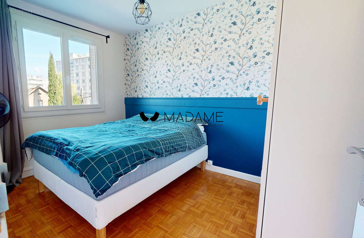 chambre au nord  #grenoble #estimation #avendre #T4 - Appartement à GRENOBLE