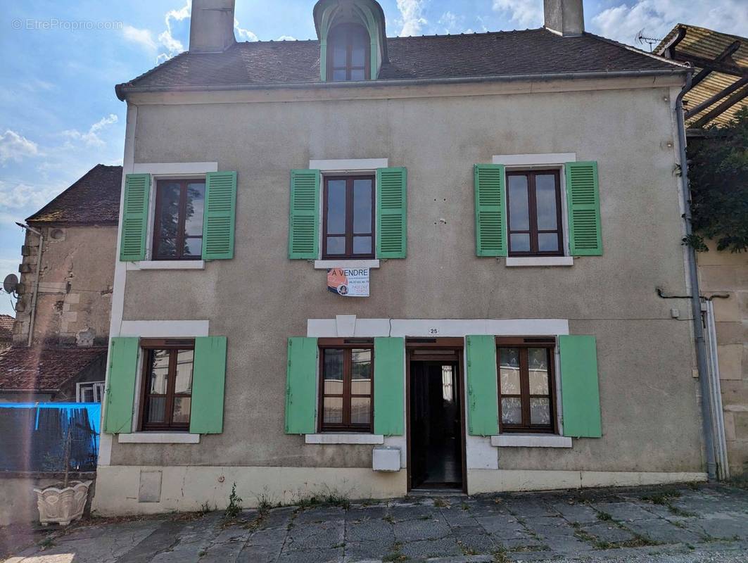 Maison à COULANGES-SUR-YONNE