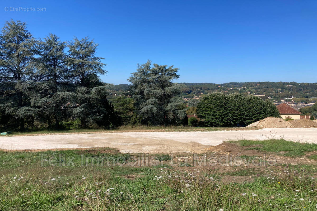 Terrain à SARLAT-LA-CANEDA