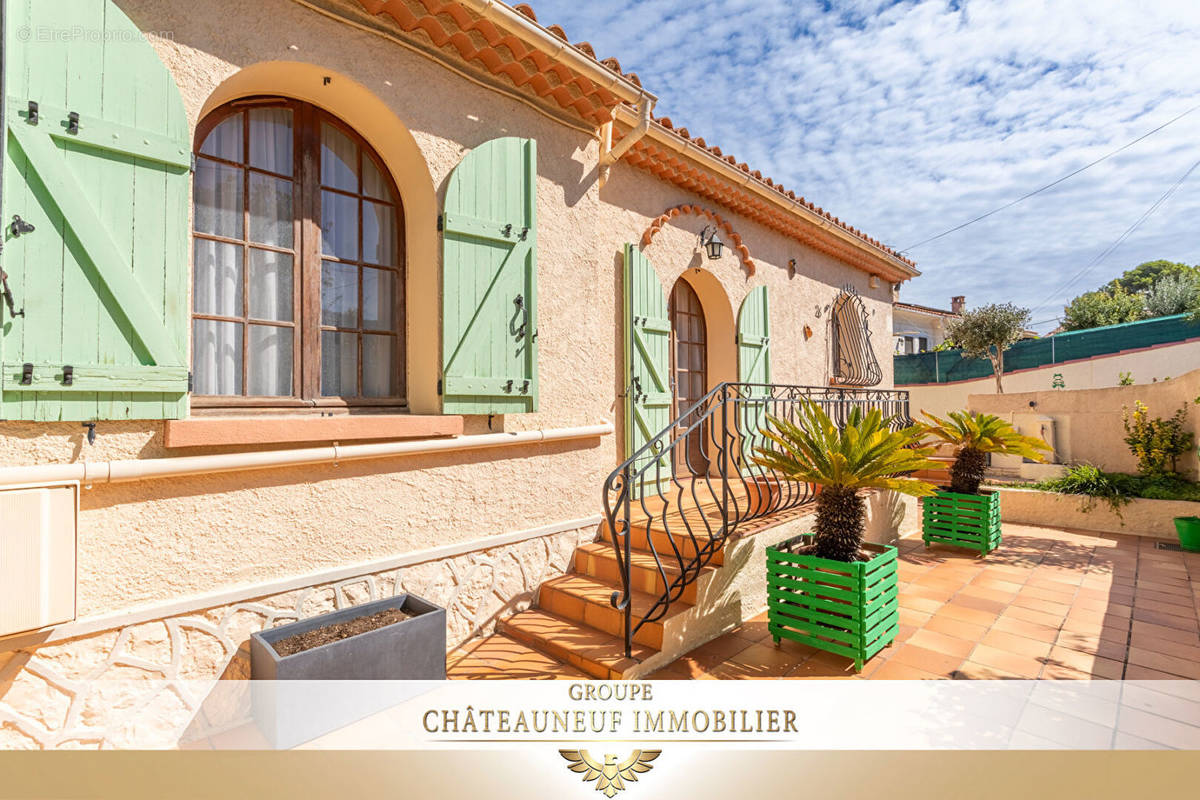 Maison à CHATEAUNEUF-LES-MARTIGUES