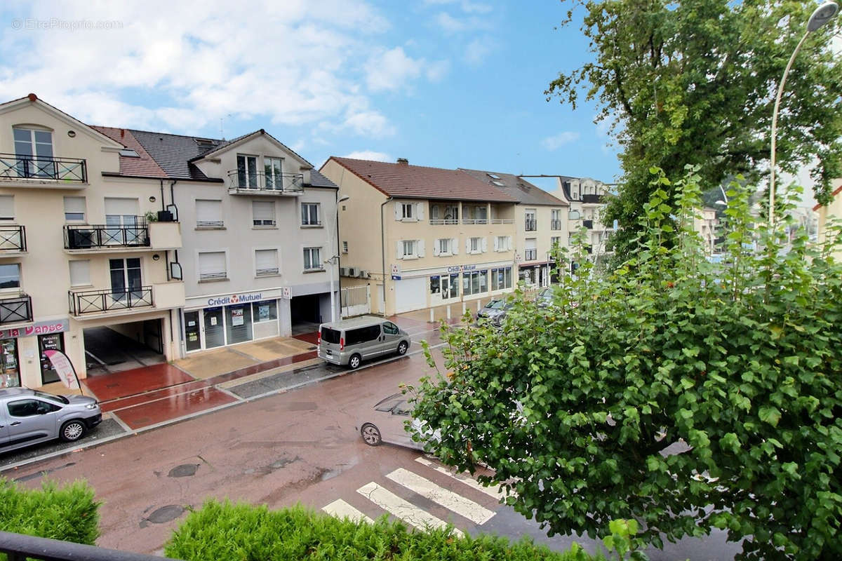 Maison à SAINTE-GENEVIEVE-DES-BOIS