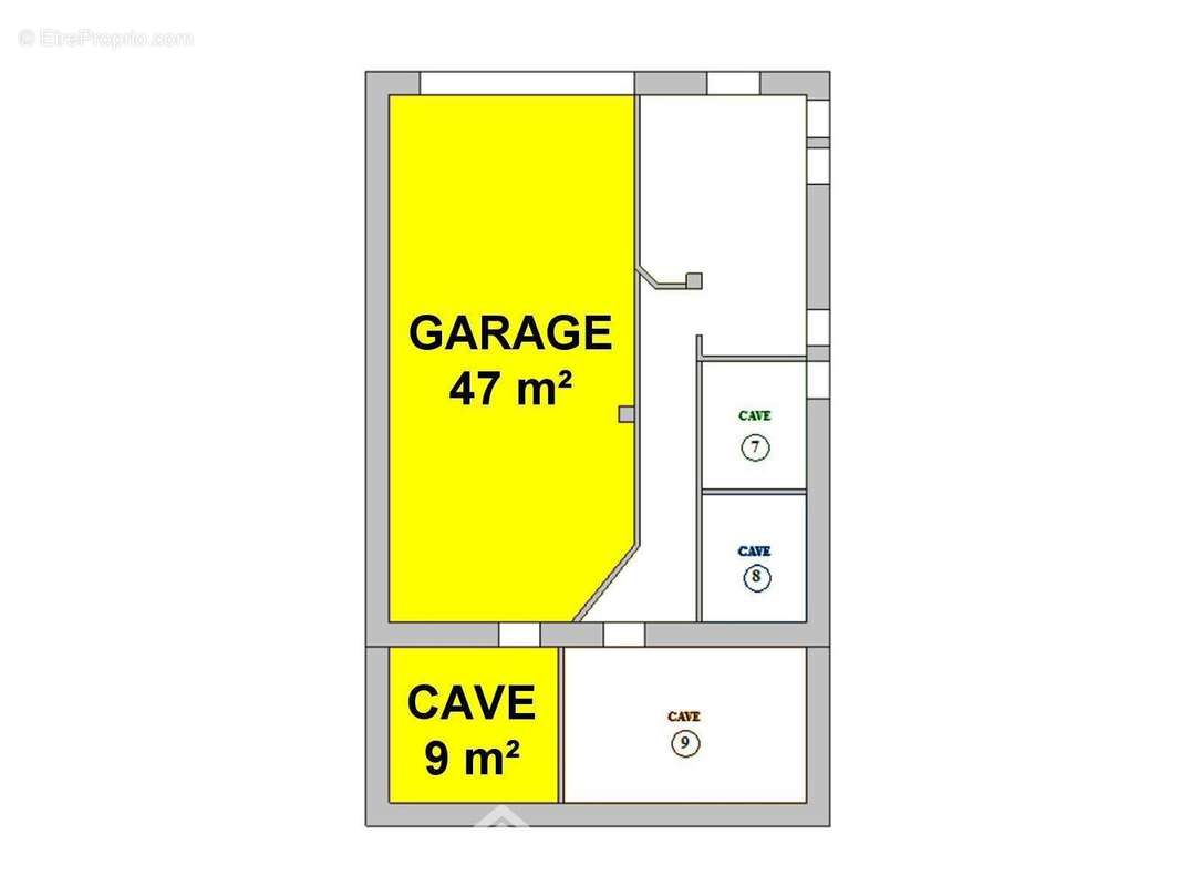 Il est divisé en 2 espaces avec un grand garage prolongé d&#039;une cave. - Parking à UGINE