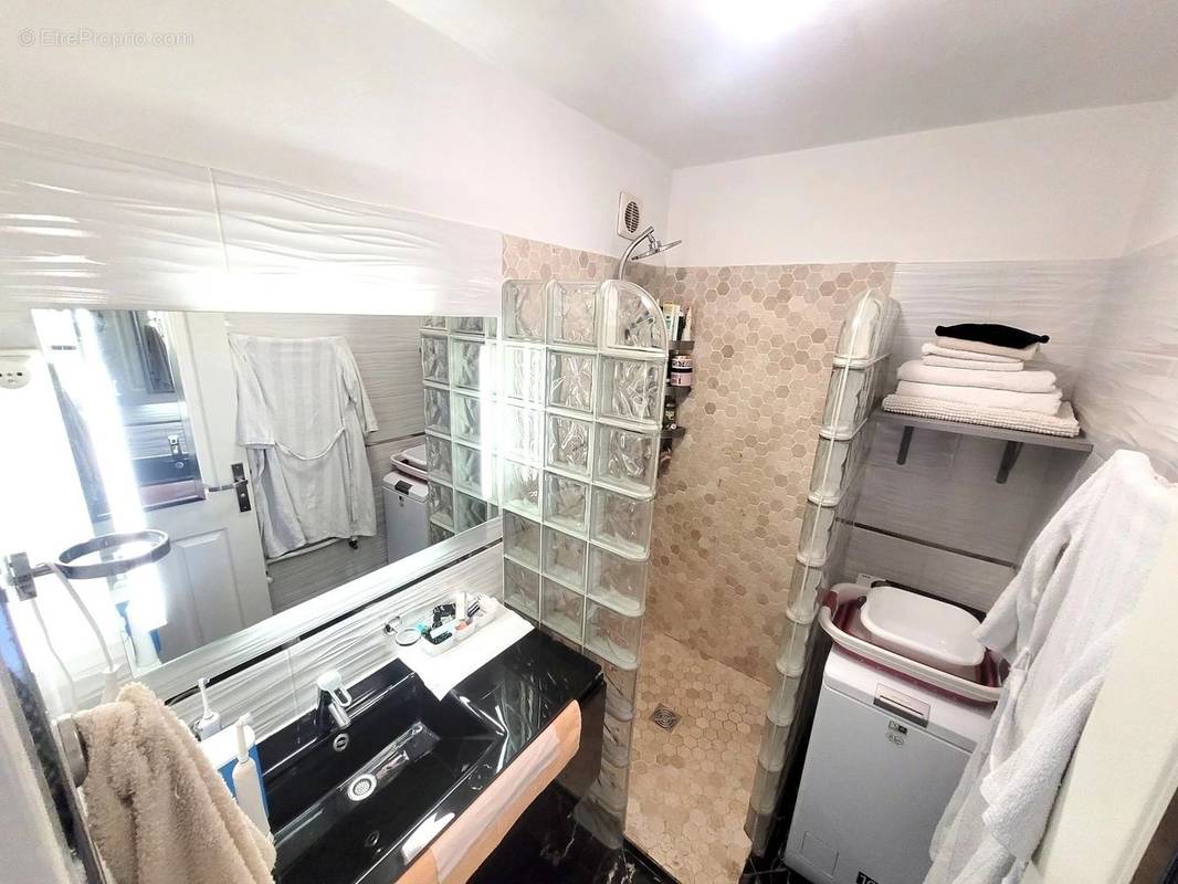 Appartement à MARSEILLE-5E