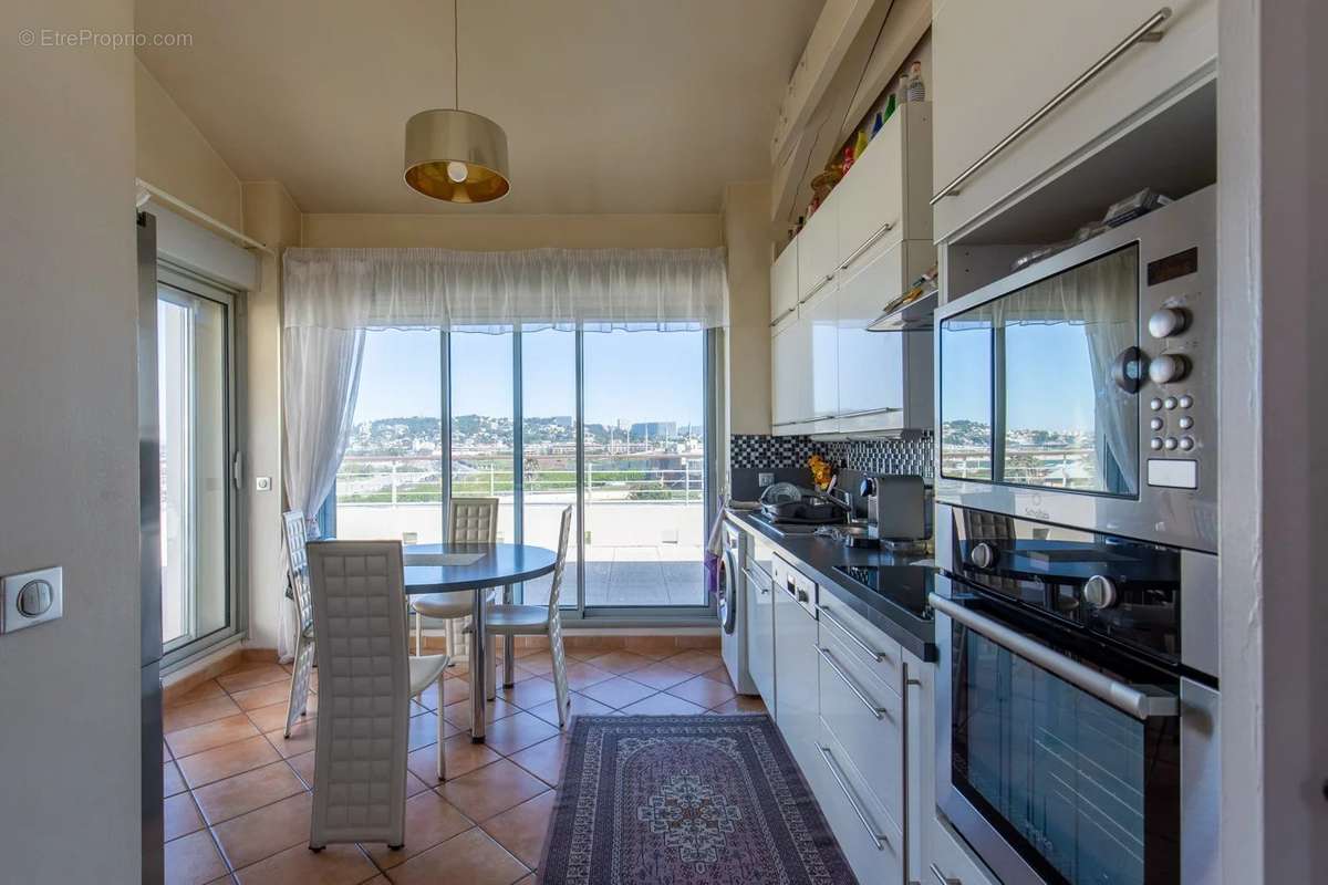 Appartement à MARSEILLE-8E