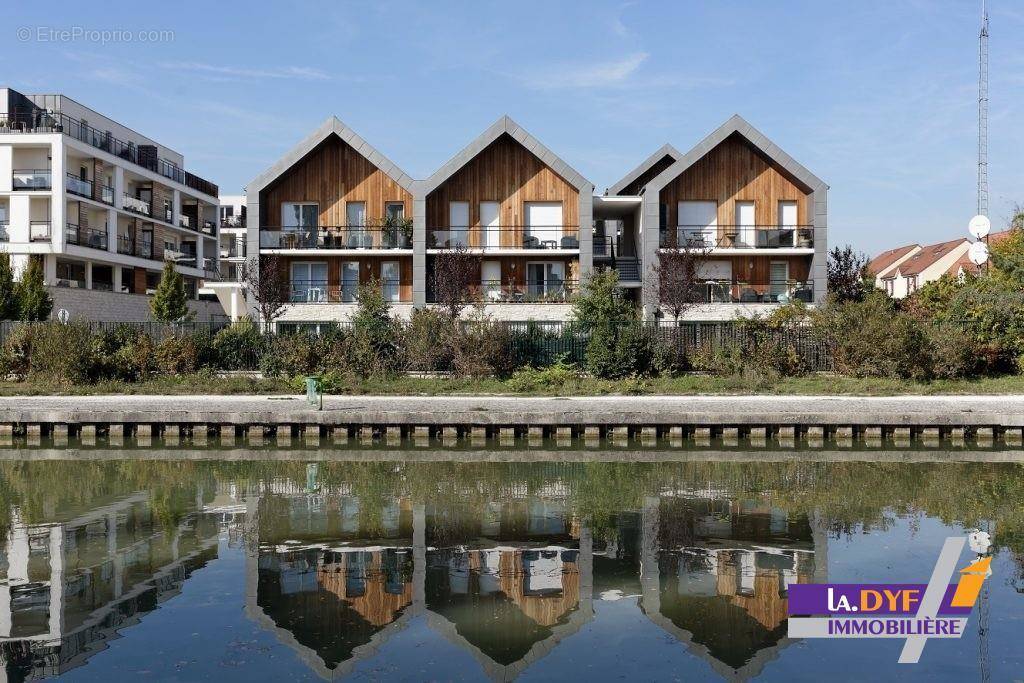 Appartement à LES PAVILLONS-SOUS-BOIS