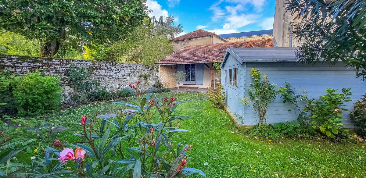 Maison à SAINT-GERMAIN-D&#039;ESTEUIL