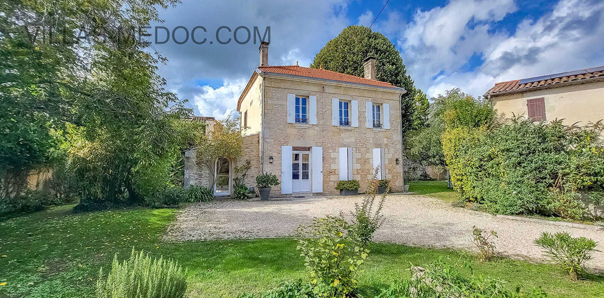 Maison à SAINT-GERMAIN-D&#039;ESTEUIL