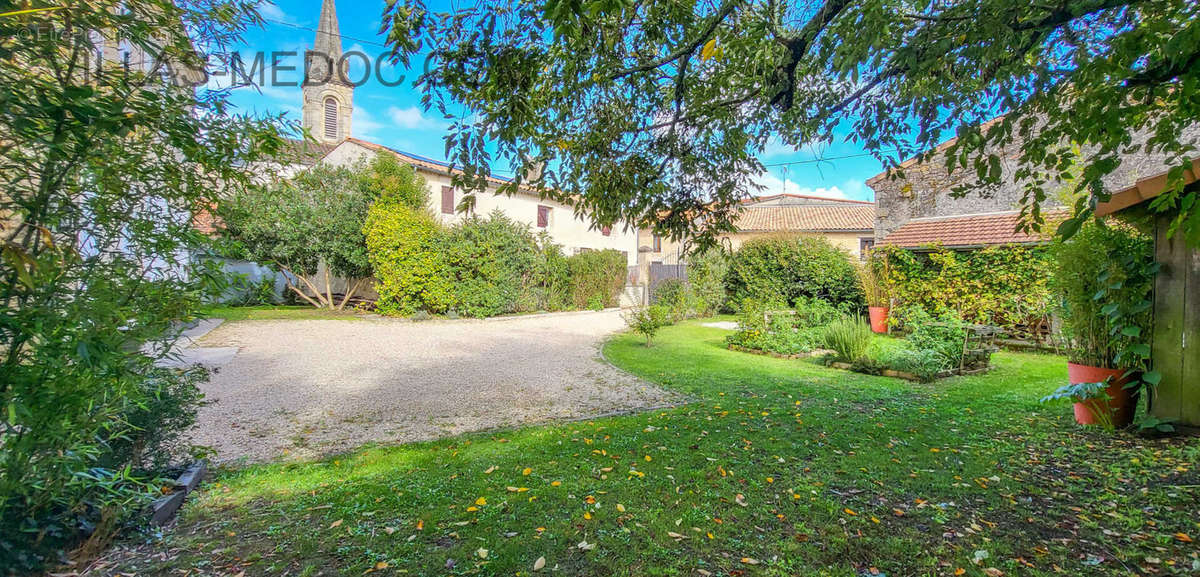 Maison à SAINT-GERMAIN-D&#039;ESTEUIL