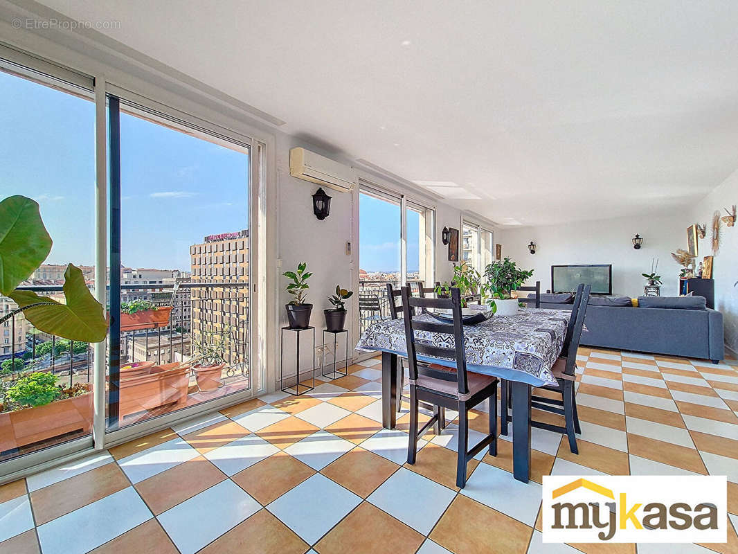 Appartement à MARSEILLE-1E