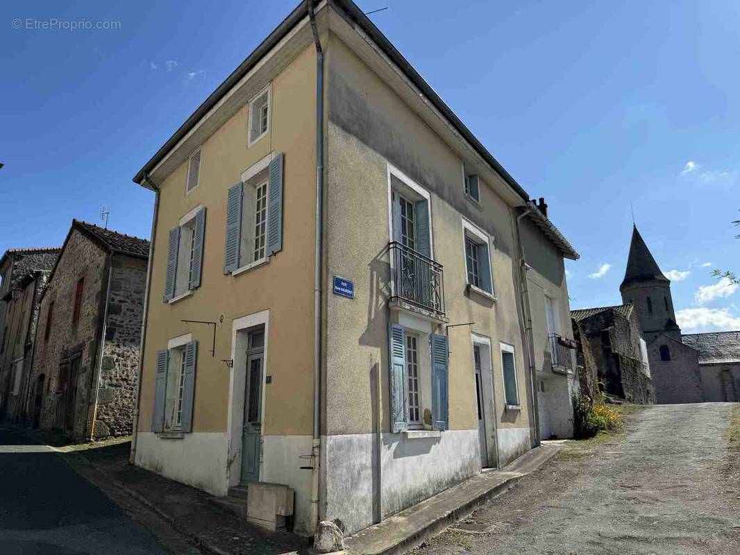 Maison à CHATEAUPONSAC