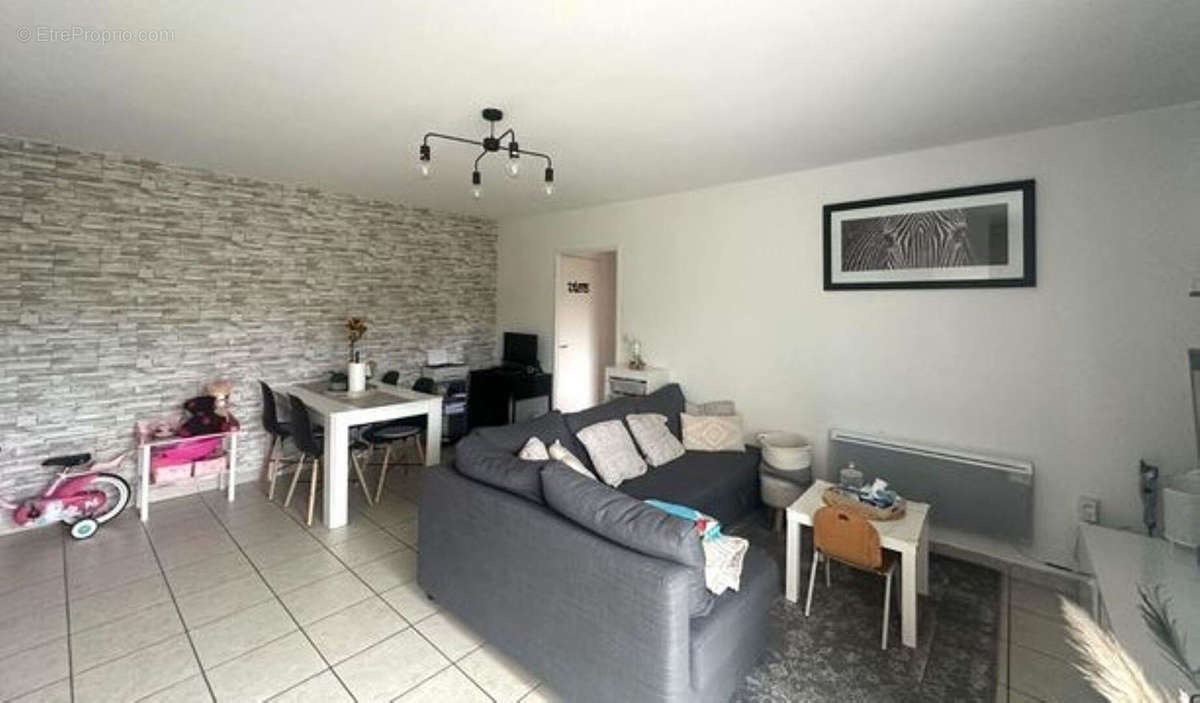 Appartement à QUIEVRECHAIN