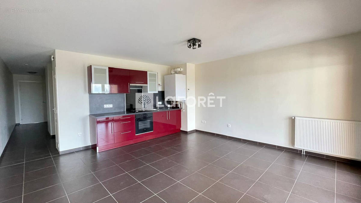 Appartement à CHAZELLES-SUR-LYON