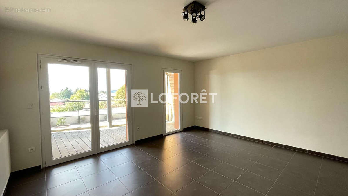 Appartement à CHAZELLES-SUR-LYON