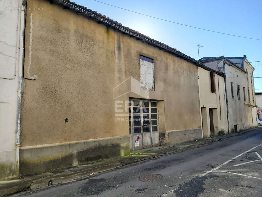 Parking à SAINTE-FOY-LA-GRANDE