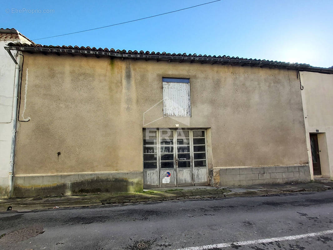 Parking à SAINTE-FOY-LA-GRANDE