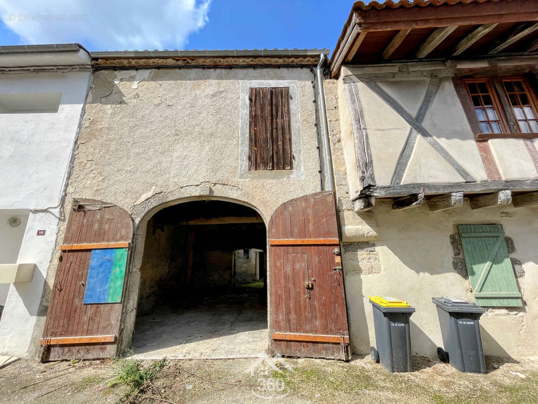 Maison à VILLEFRANCHE-DU-QUEYRAN