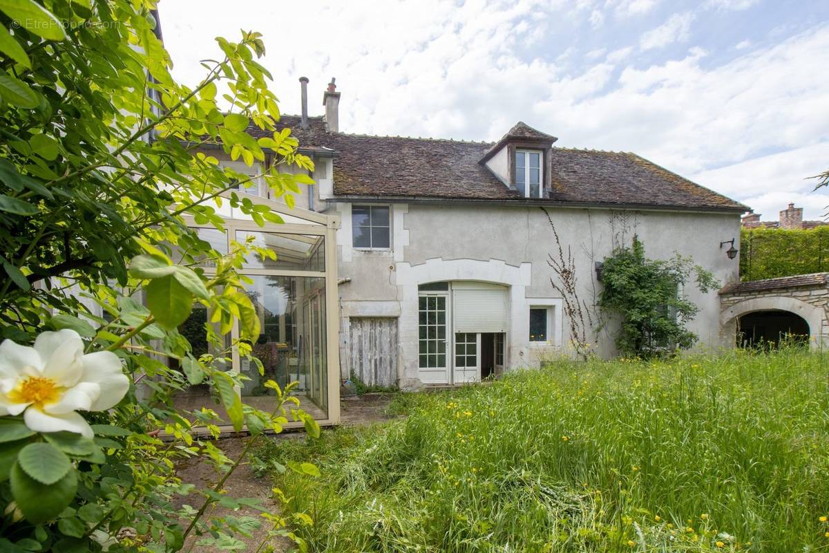 Maison à COULANGES-LA-VINEUSE