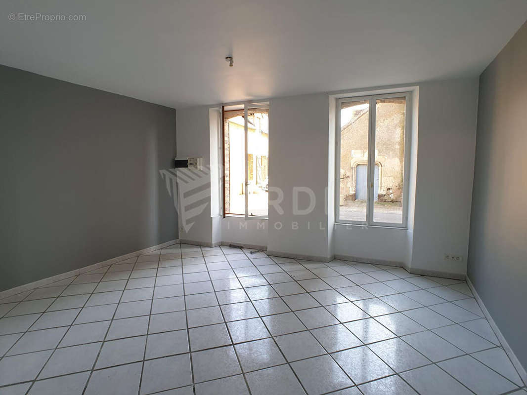 Appartement à AILLANT-SUR-THOLON