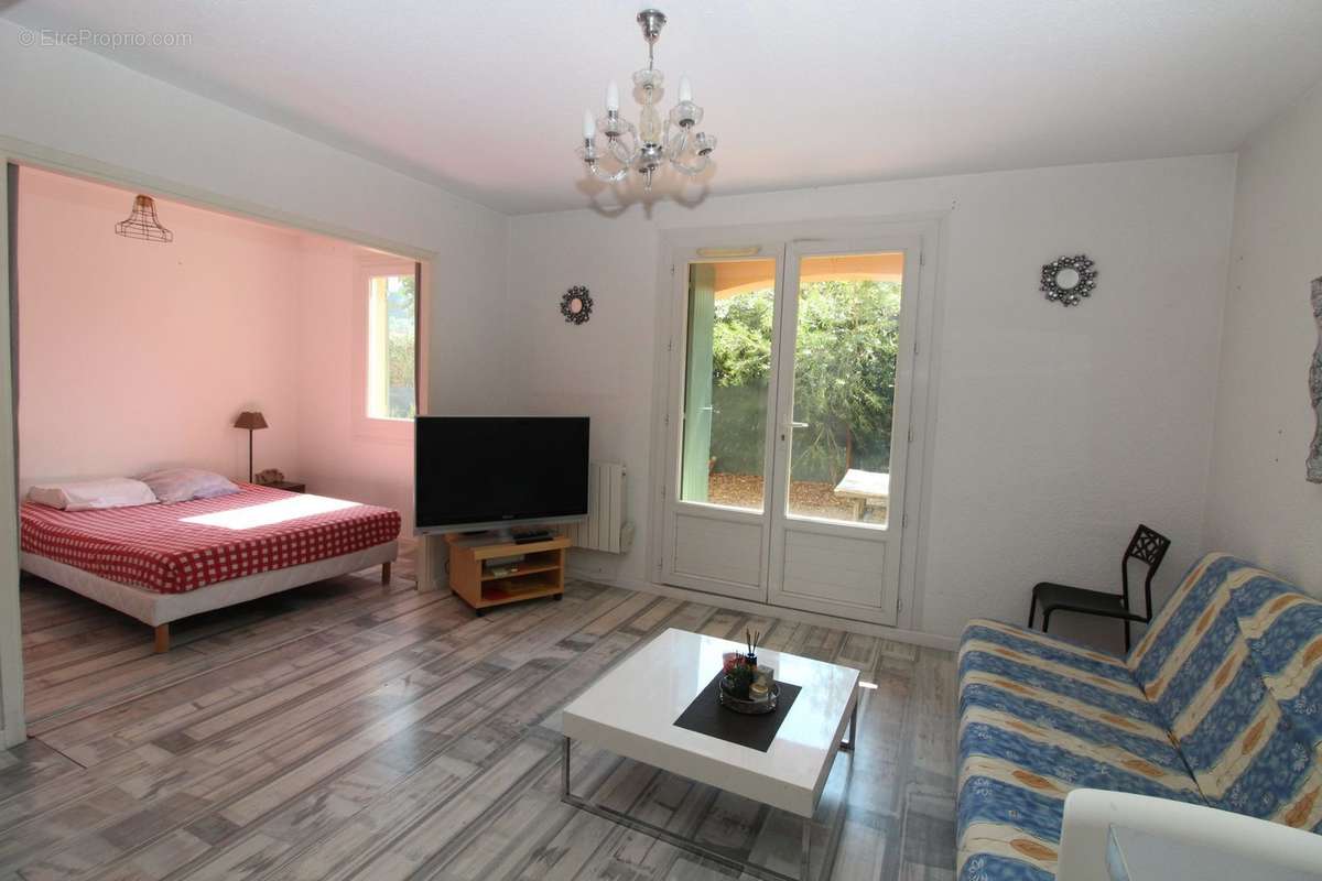 Appartement à VALLAURIS