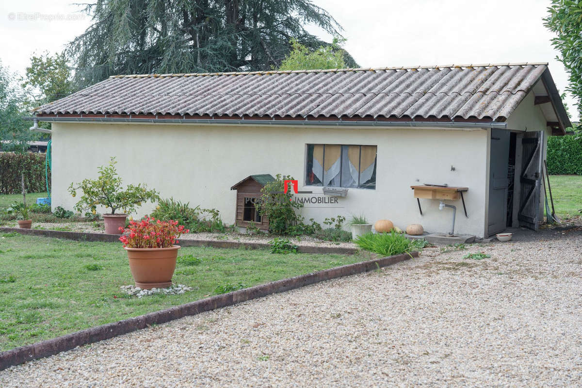 Maison à MONTLIEU-LA-GARDE