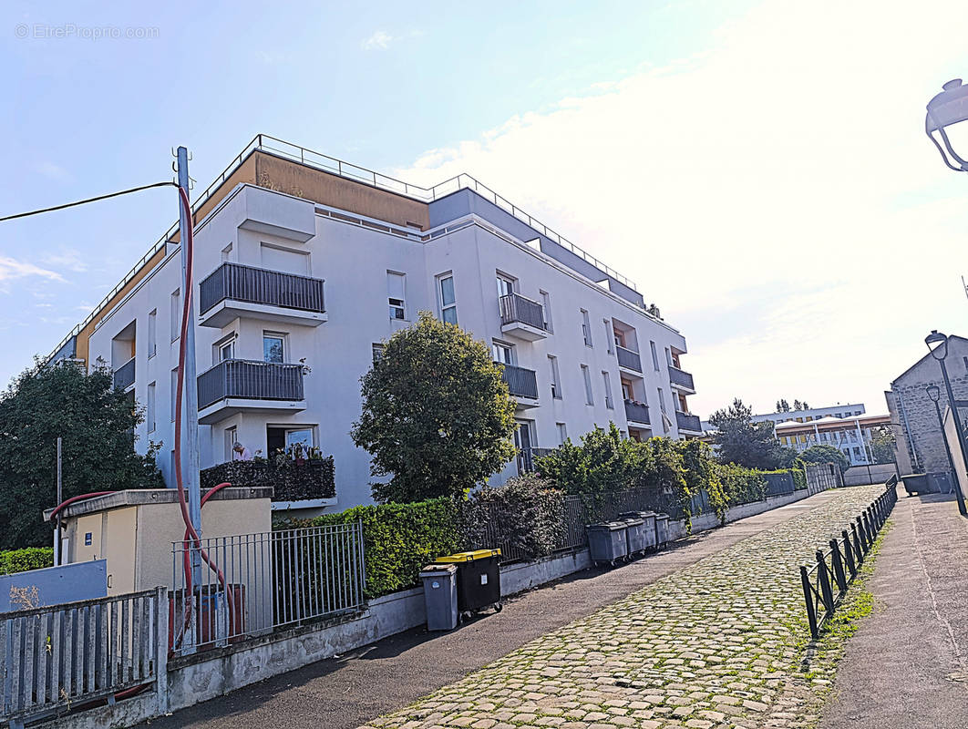 Appartement à LE BLANC-MESNIL