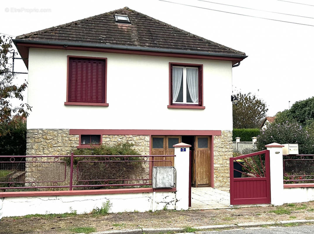 Maison à VARENNES-VAUZELLES