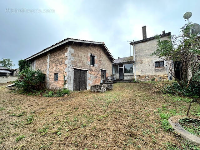 Maison à SAINT-MARTIN-DE-COUX