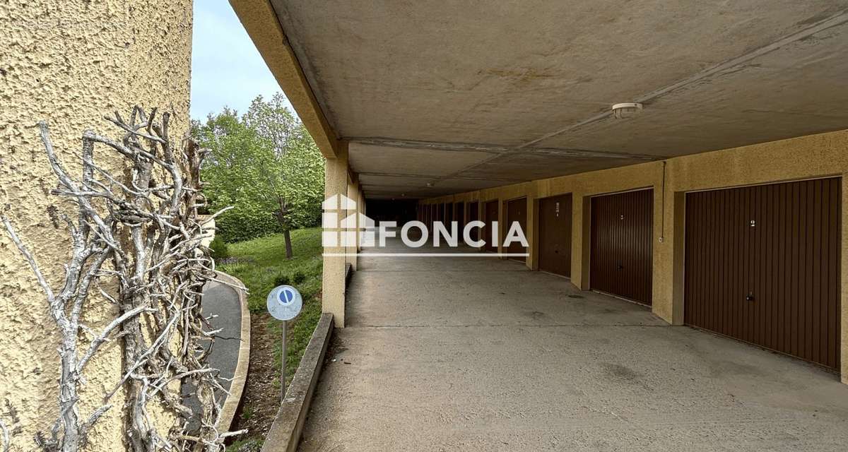 Parking à GREOUX-LES-BAINS