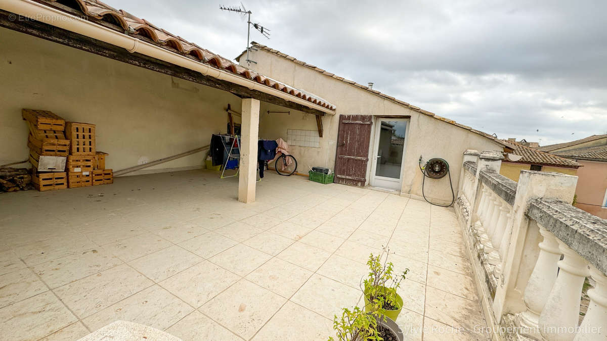 Appartement à CADEROUSSE