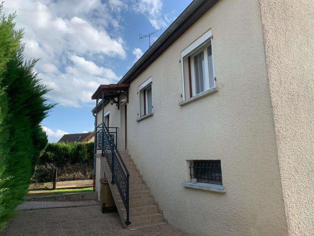 Maison à COLLONGES-LES-PREMIERES