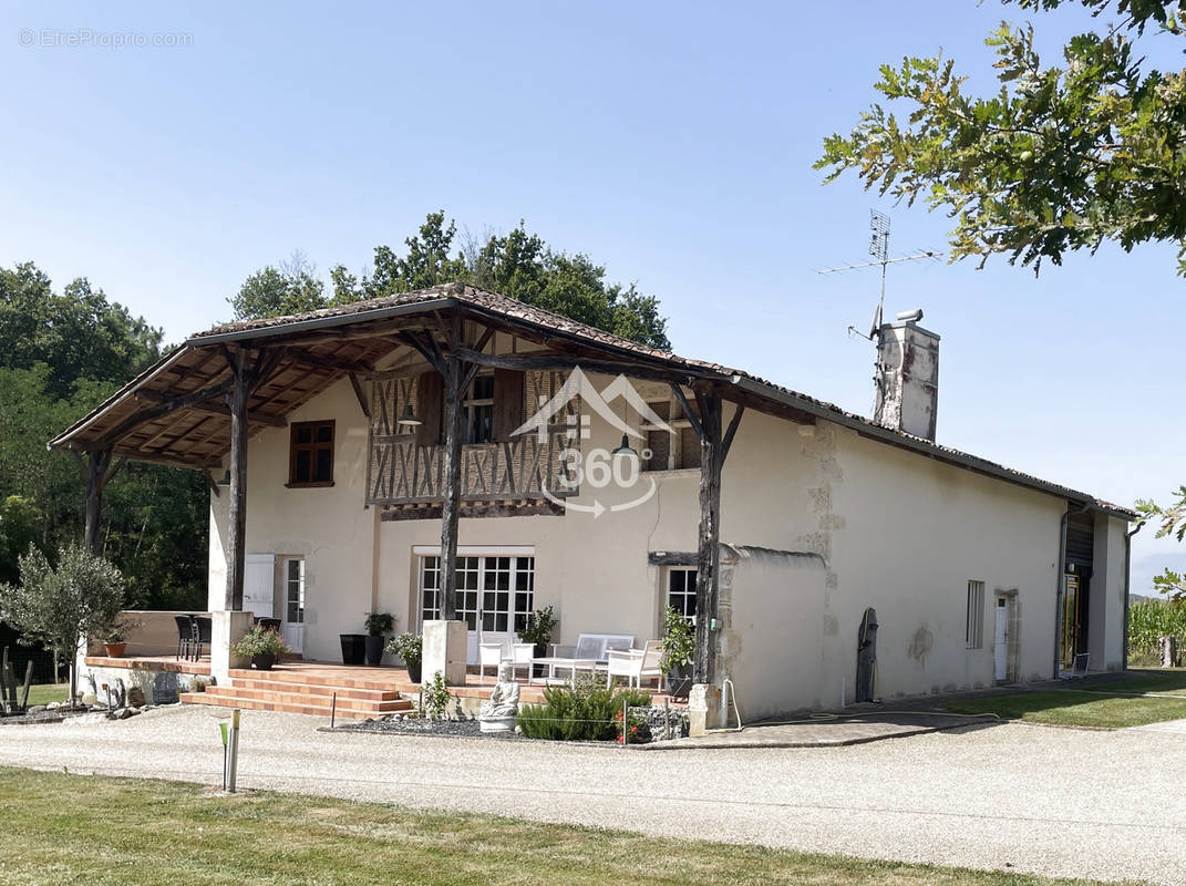 Maison à POUSSIGNAC