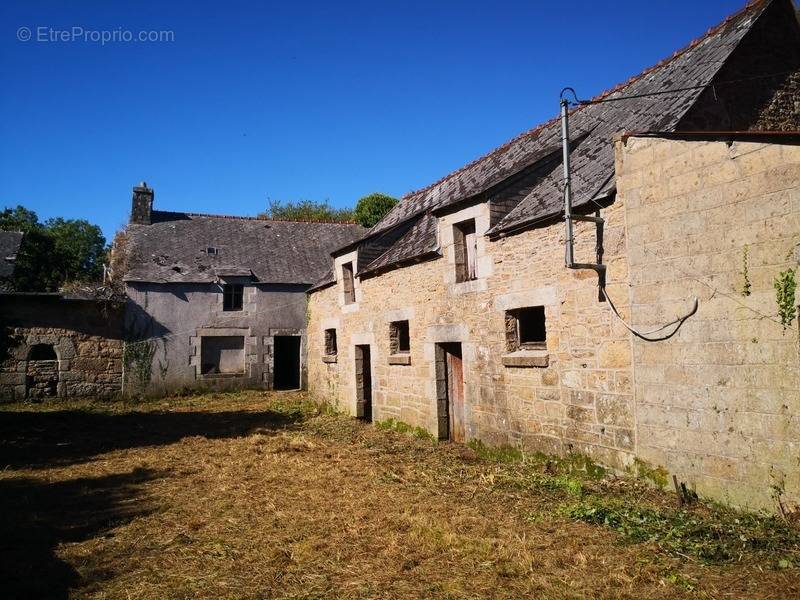 Maison à SAINT-NICOLAS-DU-PELEM