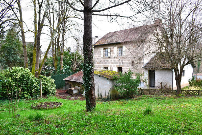 Maison à SAINT-PANTALEON-DE-LARCHE