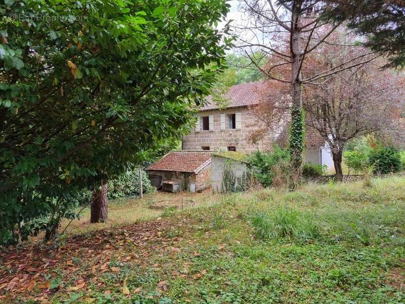 Maison à SAINT-PANTALEON-DE-LARCHE