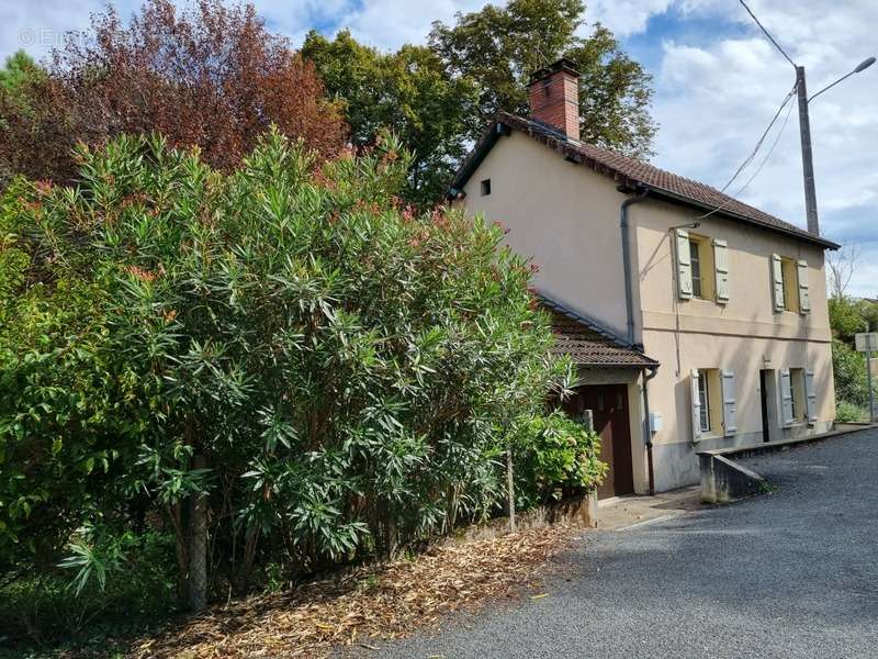 Maison à SAINT-PANTALEON-DE-LARCHE