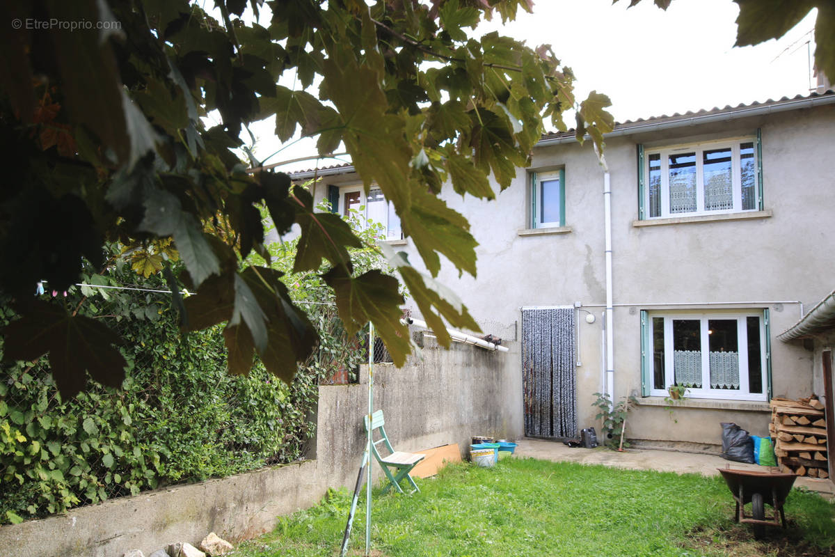 Maison à NIORT-DE-SAULT