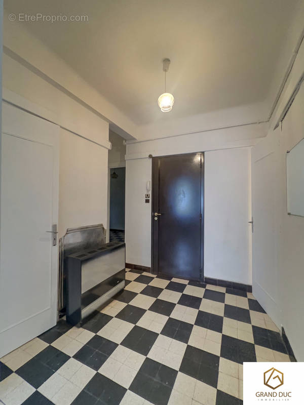 Appartement à MARSEILLE-4E