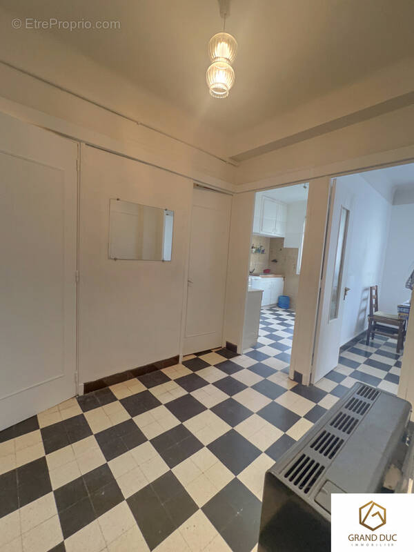 Appartement à MARSEILLE-4E