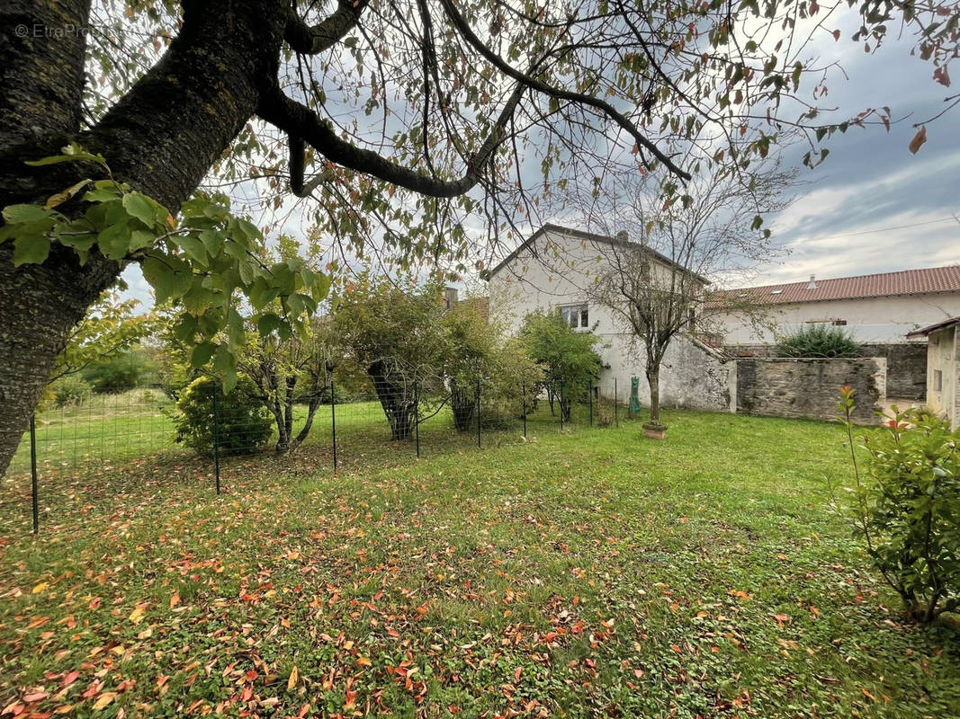 Maison à SAINT-MARTIN-BELLE-ROCHE