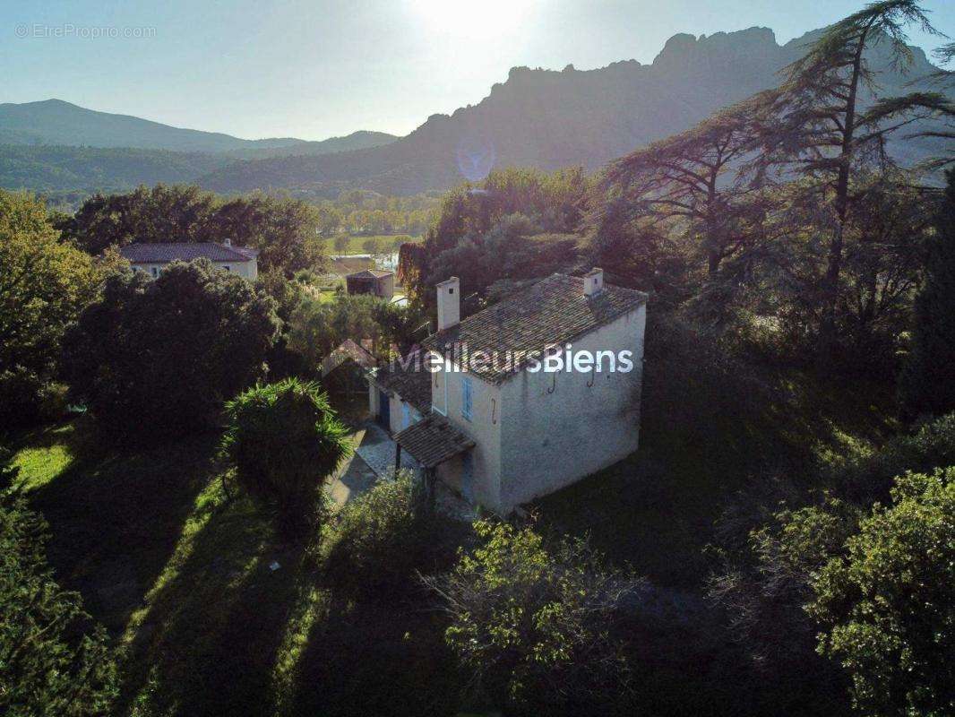 Maison à ROQUEBRUNE-SUR-ARGENS