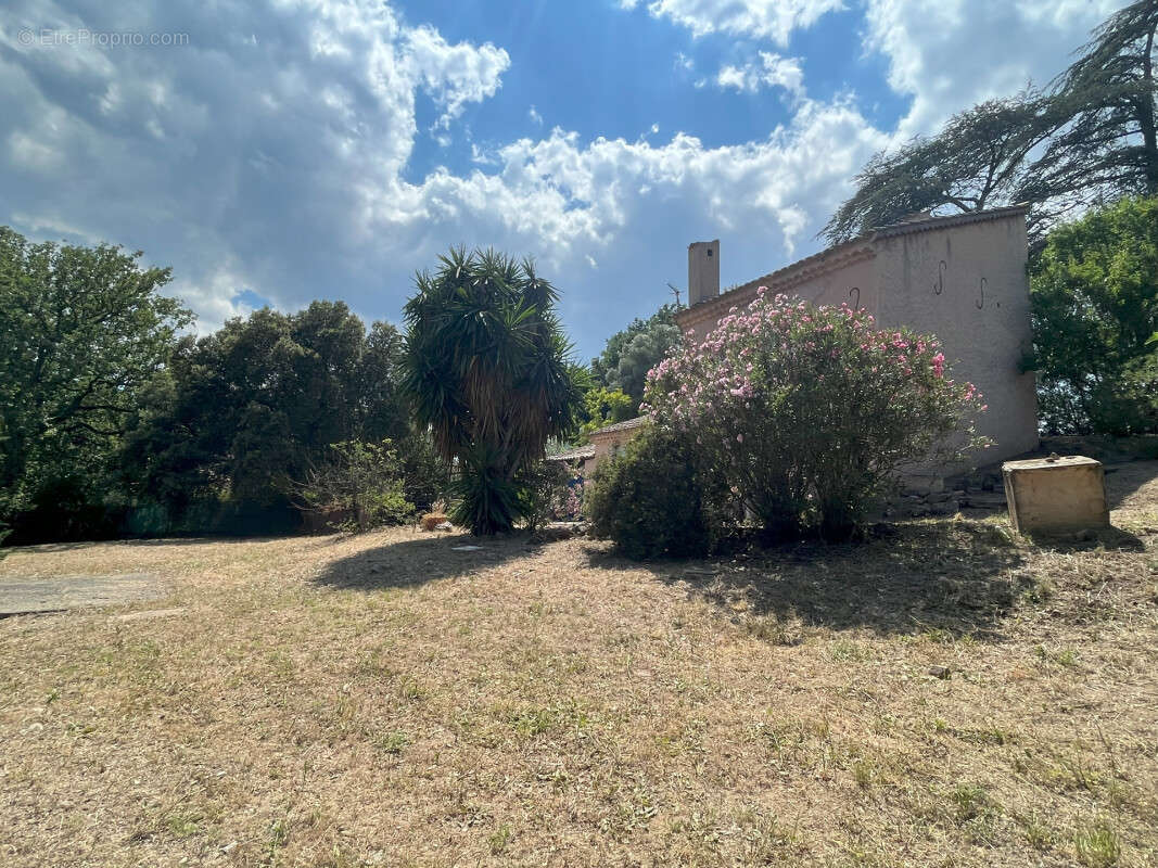 Maison à ROQUEBRUNE-SUR-ARGENS