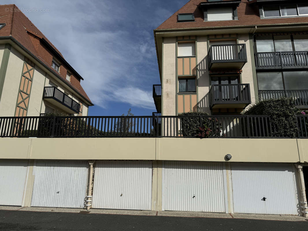 Parking à VILLERS-SUR-MER