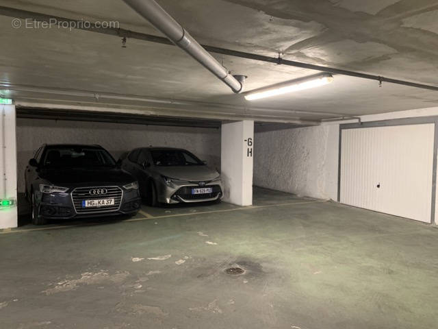 Parking à PARIS-11E