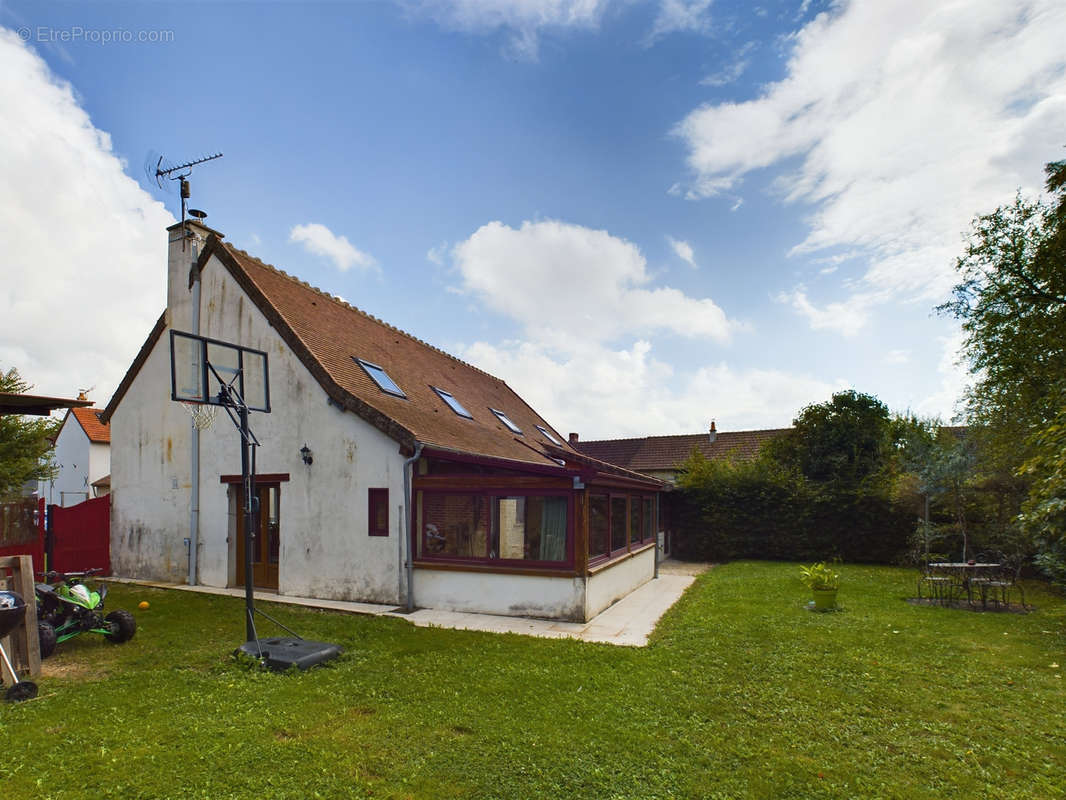 Maison à POUGNY