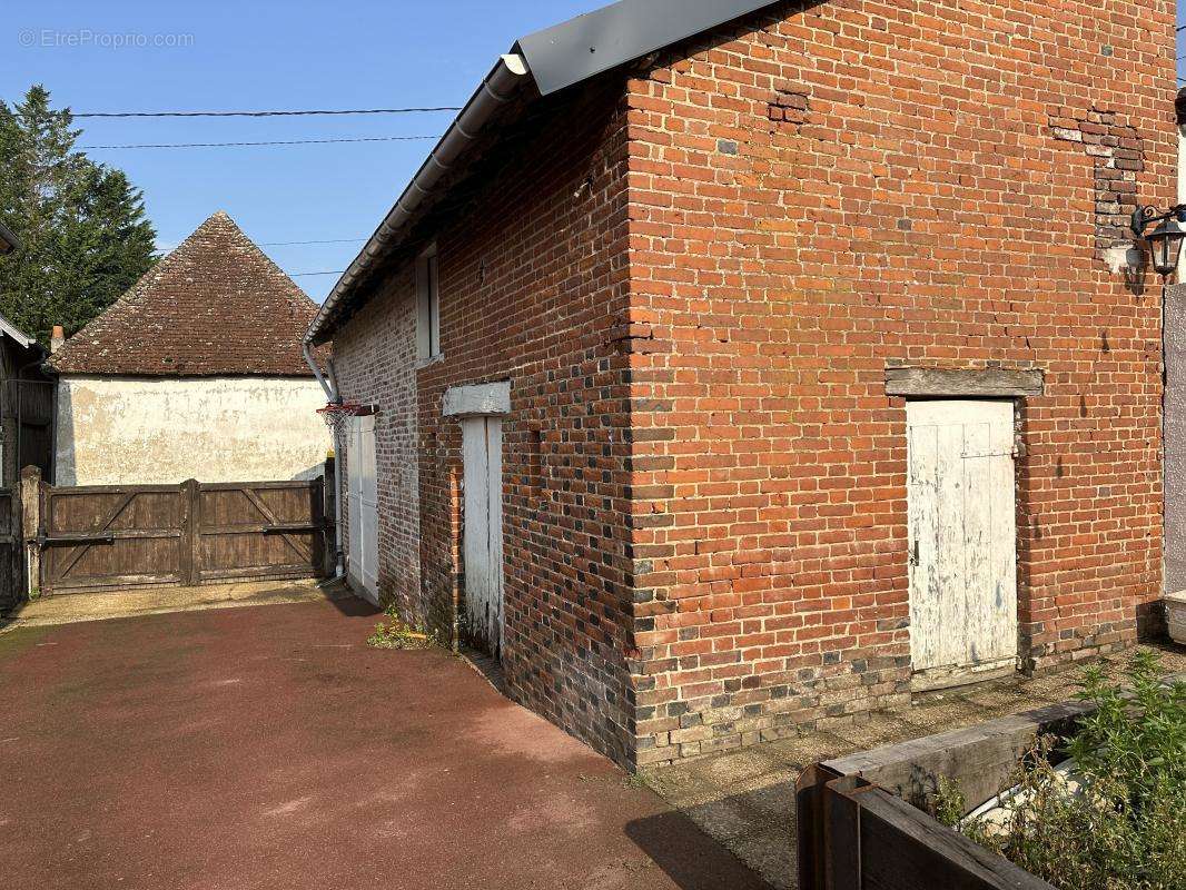 Maison à COURTONNE-LES-DEUX-EGLISES